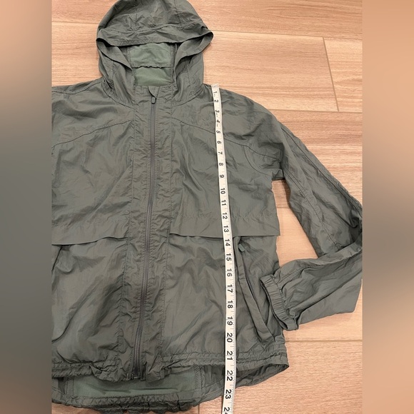 Lululemon Hood Lite Jacket Size 2 - Picture 5 of 8